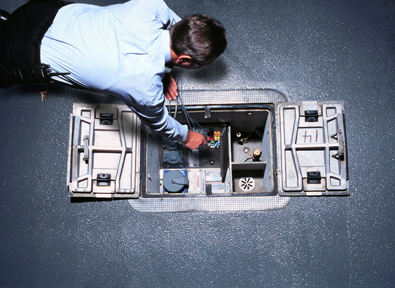 Floorbox with technician - technology_thebox